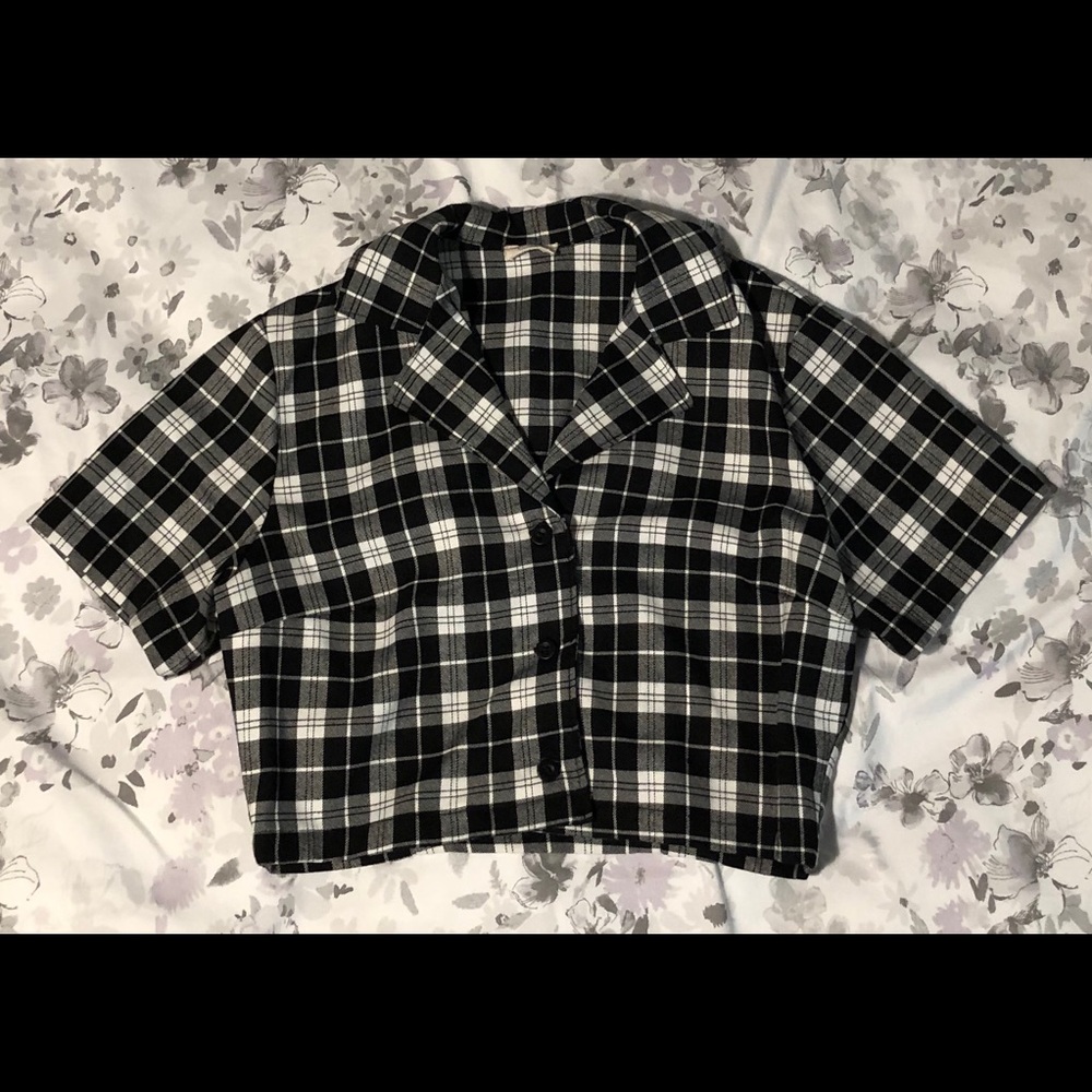 Brandy Melville B&w cropped button down